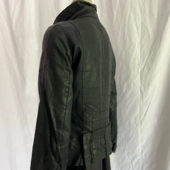 Rare Sarah Pacini coated cotton jacket with magnetic closures. Size M.